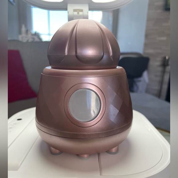 Tao Clean facial brush in Rose Gold with 2 brush attachments never used - Picture 2 of 12